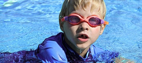 Memilih Baju Renang Anak